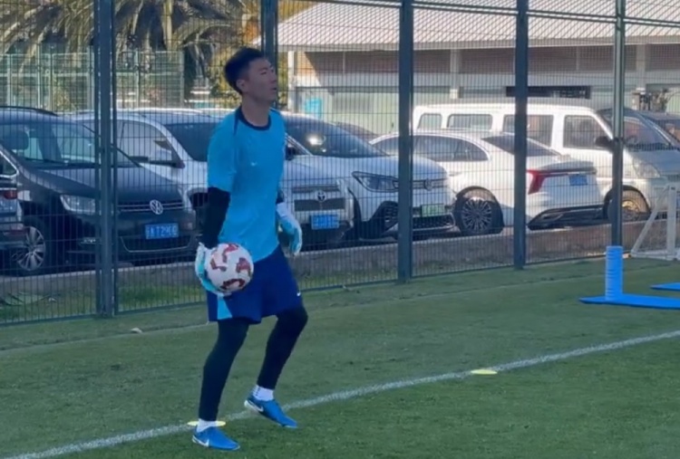 星空体育官网-方镜淇：肯定会尽我最大能力帮助球队，帮助年轻球员成长